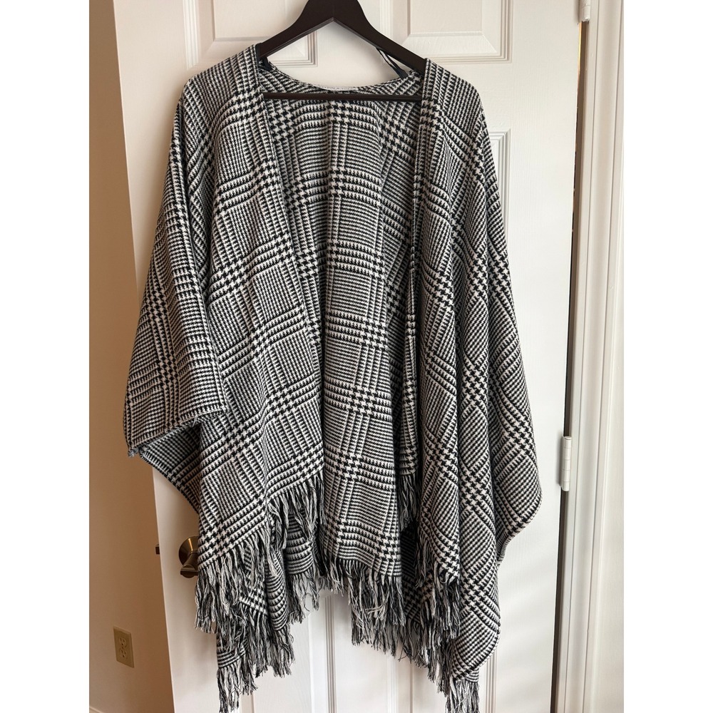 Preston & York Black/White Houndstooth Sleeved Wrap (O/S)